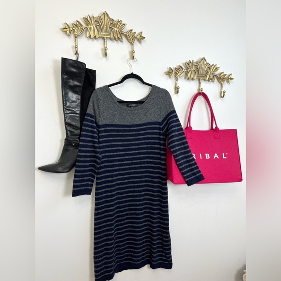 Banana Republic Dresses & Skirts - BANANA REPUBLIC wool cashmere sweater dress M ptp 20” l 42”